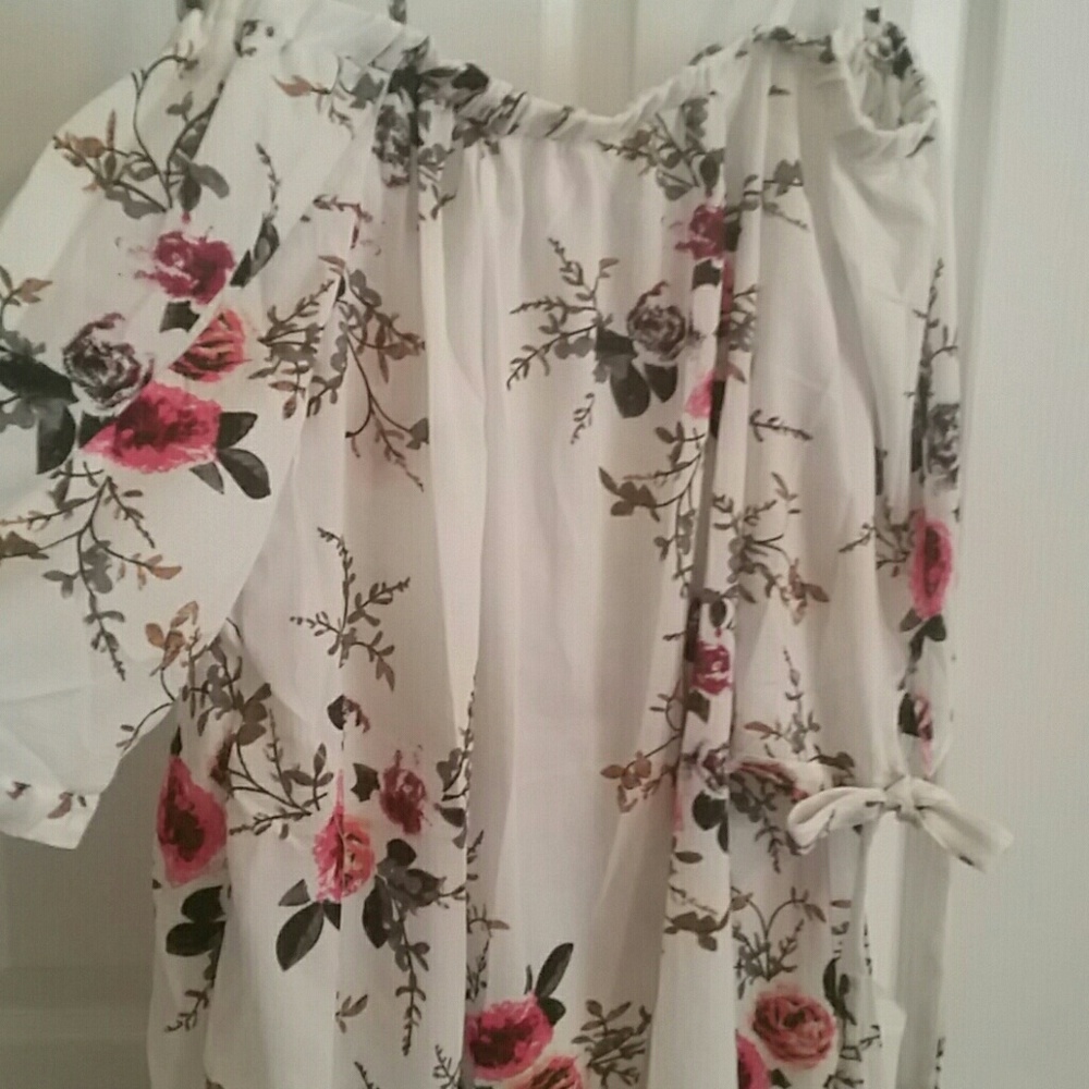 Beautiful floral blouse Size XL